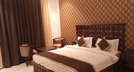 Chauhan Sheraton by Real Comforts Room Type - Deluxe Rooms