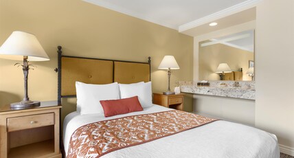 Best Western Plus Arroyo Roble Hotel & Creekside Villas Room Type - 1 Queen Bed, Mobility Accessible, Communication Assistance, Roll In Shower, View, Non-Smoking, Full Best Western Plus Arroyo Roble Hotel & Creekside Villas Room Type - 1 Queen Bed, Mobility Accessible, Communication Assistance, Roll In Shower, View, Non-Smoking, Full