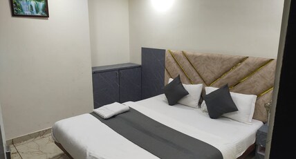 Hotel Heritage Gurukul Road Room Type - Deluxe Room