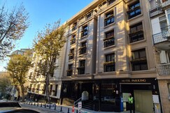 Aprilis Deluxe Hotel