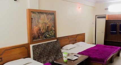 Hotel Gujarat Palace Room Type - Four Bedded AC Room