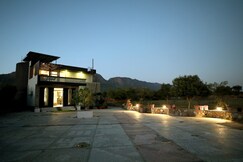 The Nivaas At Berhin's Farmstay - Luxury Villa With Private Pool in Ajmer