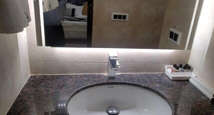 Hotel Dew Plaza Room Type - Deluxe Room