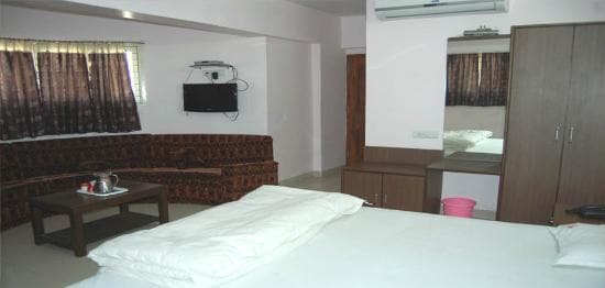 Hotel Minerva - Tap to explore photos