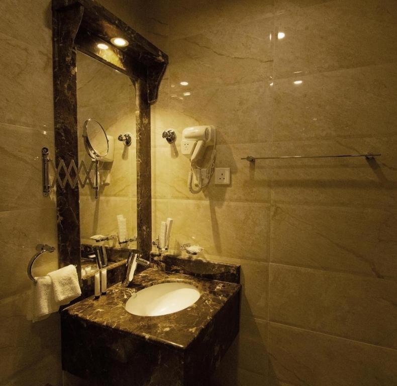 Rona Al Khobar Hotel - Tap to explore photos