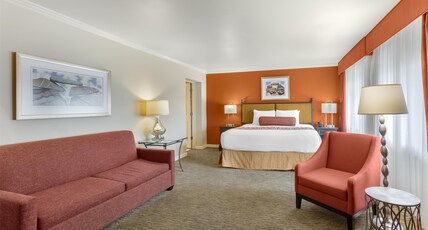 Best Western Plus Arroyo Roble Hotel & Creekside Villas Room Type - 1 King Bed, North Signature Plus Room, Red Rock View, Non-Smoking, Sofabed, Fireplace, Jetted Tub, F Best Western Plus Arroyo Roble Hotel & Creekside Villas Room Type - 1 King Bed, North Signature Plus Room, Red Rock View, Non-Smoking, Sofabed, Fireplace, Jetted Tub, F