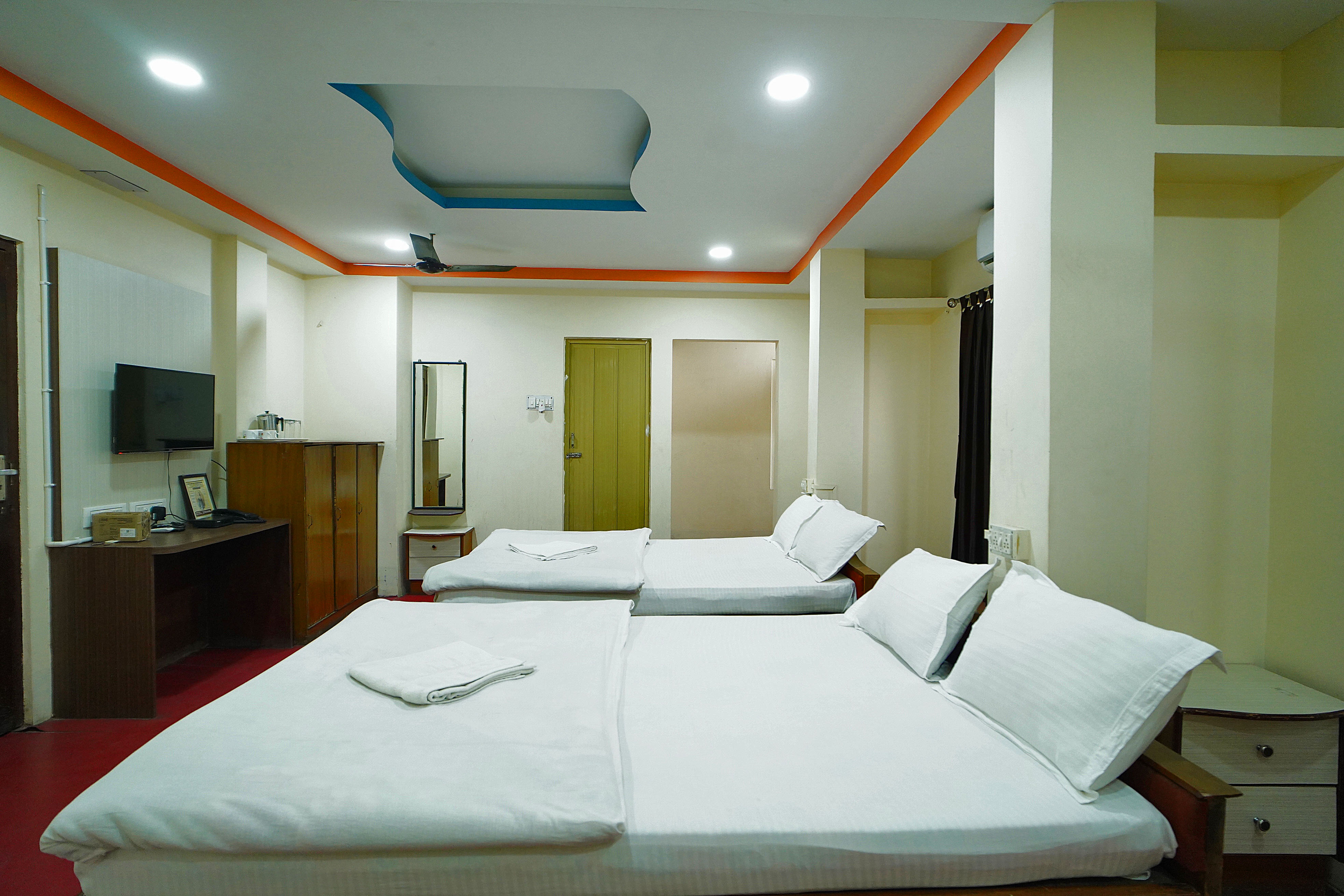 Hotel Balaka Inn - Tap to explore photos