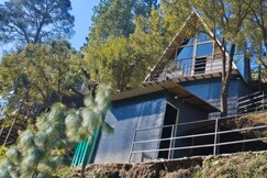 Shree Stays Cozy Hillside Retreat