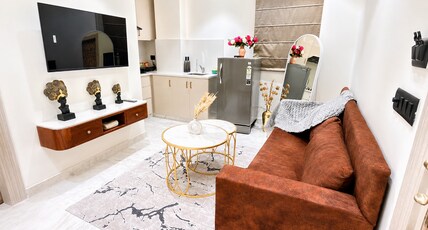 Cozy Cove Luxe Stay Near Medanta Room Type - Cozy Cove Luxe Stay Near Medanta