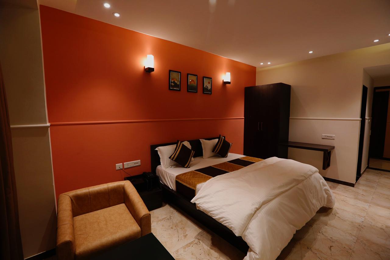 Hotel Maple Inn Ashram Road - Tap to explore photos