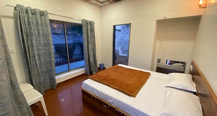 The Plum Room Type - DELUXE DOUBLE BED ROOM