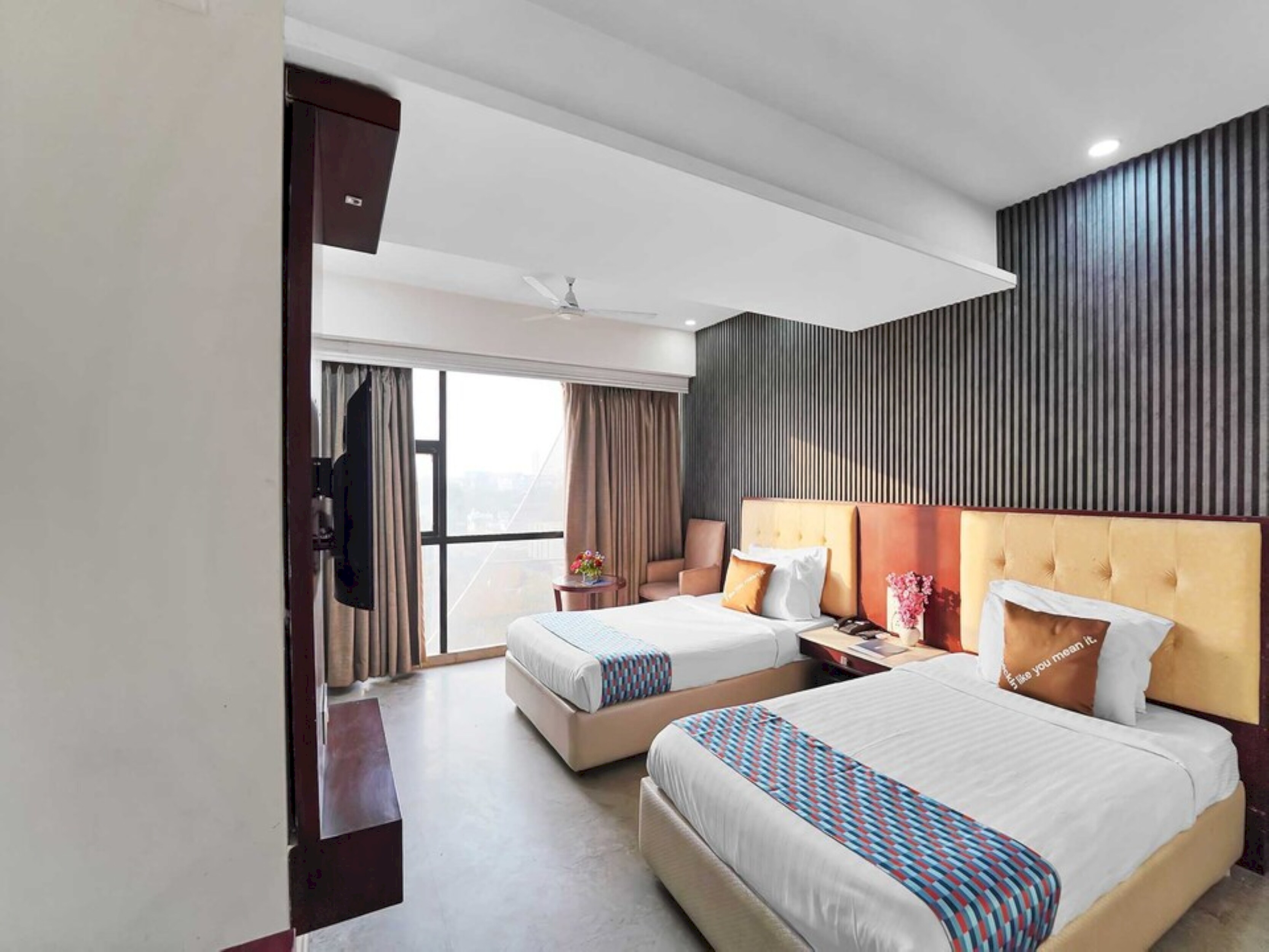 Clubhouse Vytilla by CheckIn, Kochi - Tap to explore photos