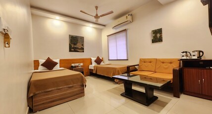 WISE OWL COMFOTEL Room Type - Super Deluxe Room With Free WiFi