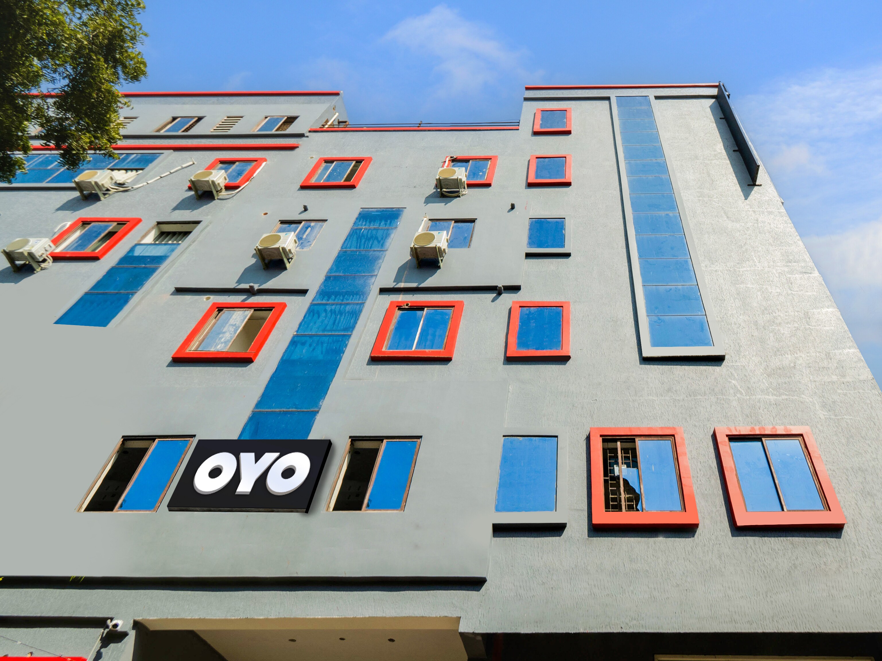 Townhouse By OYO Rio - Tap to explore photos