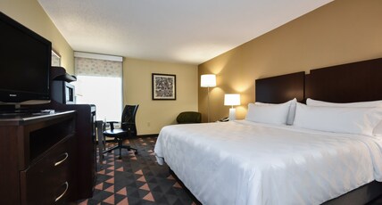 Holiday Inn LUMBERTON NORTH - I-95 Room Type - 1 King Standard