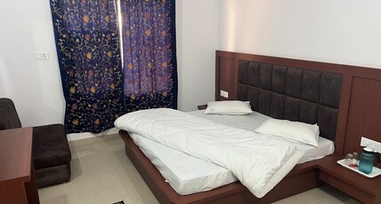 Hotel Dubey Inn Room Type - Deluxe Room