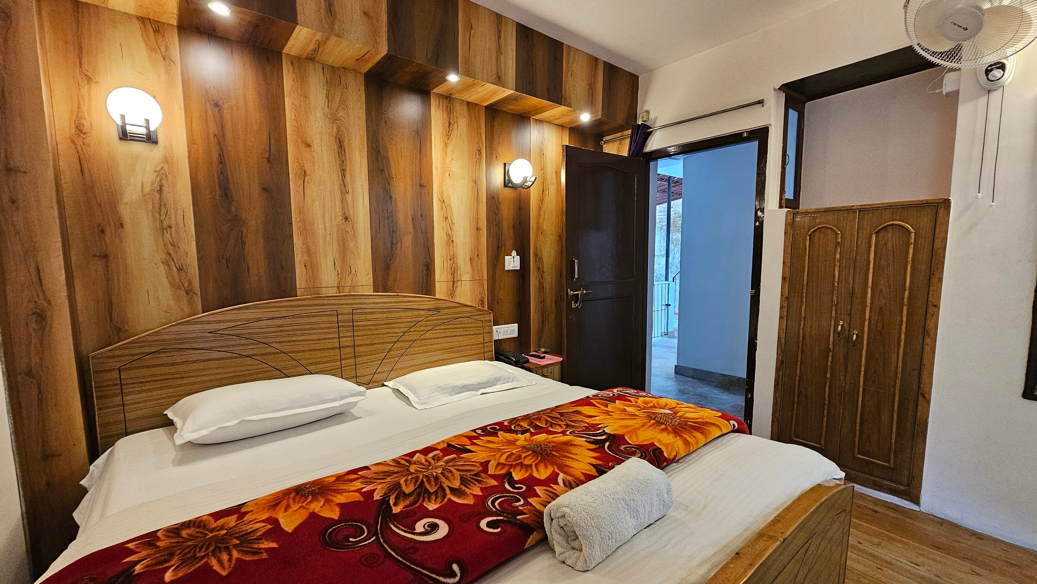 Hotel Green Leaf (500m from Mall Road) - Tap to explore photos