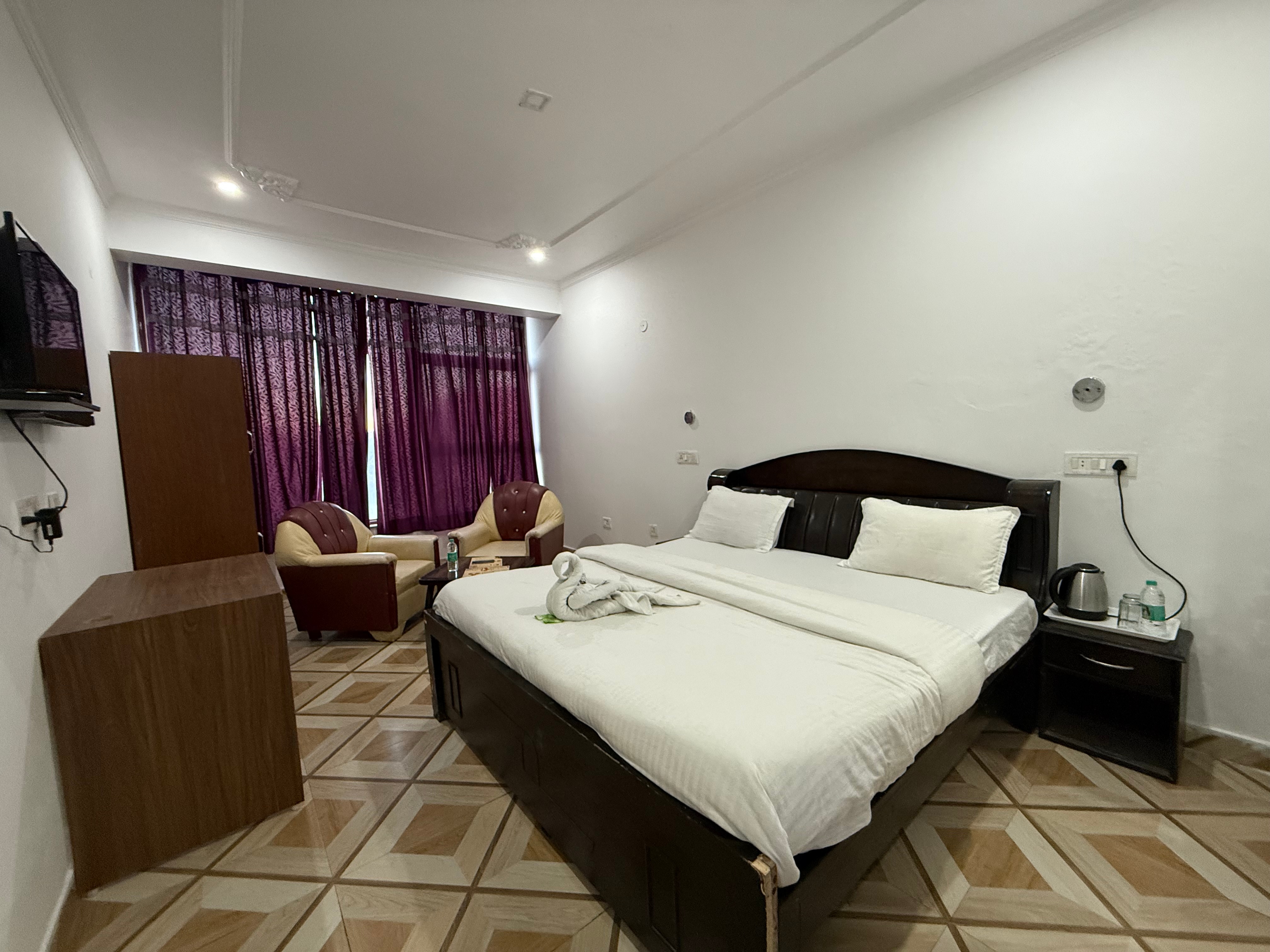 Hotel Valley View - Tap to explore photos