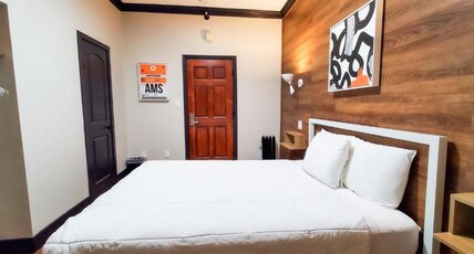 Amsterdam Hostel San Francisco Room Type - Standard Queen Room