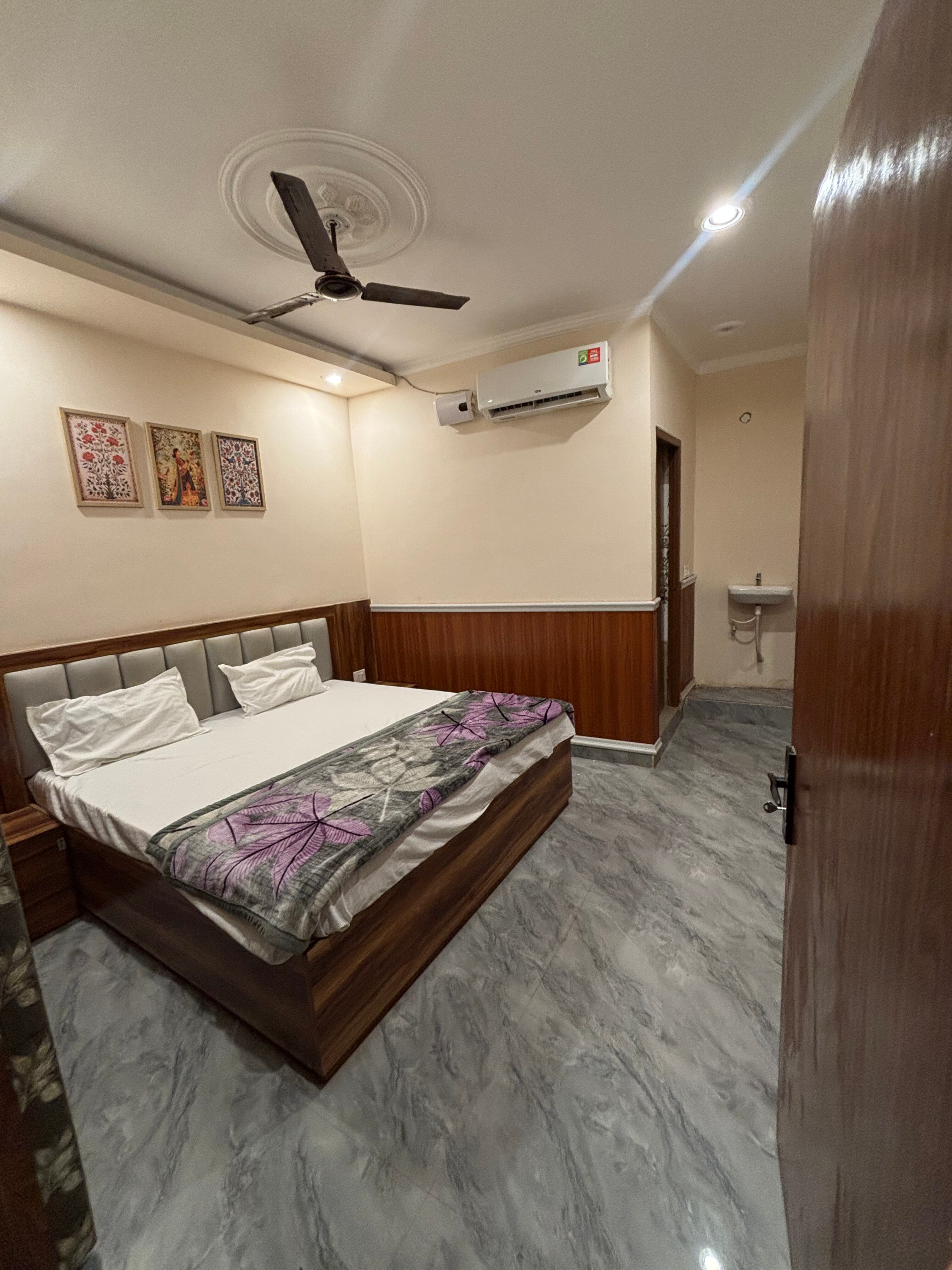 Lovkush Bhavan stay 100mtr - from Ramjanam bhumi - Tap to explore photos