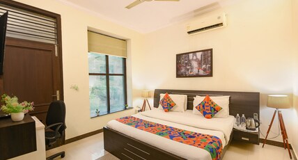 FabHotel Golf Luxury Room Type - Deluxe Room