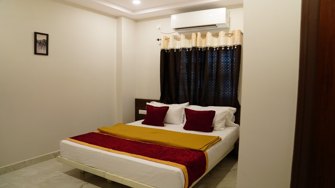 HOTELVIJAYACOMFORT - Tap to explore photos