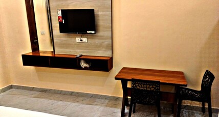 Hotel Vrindavan Paradise & Resort Room Type - Luxury Room With Balcony and Temple View