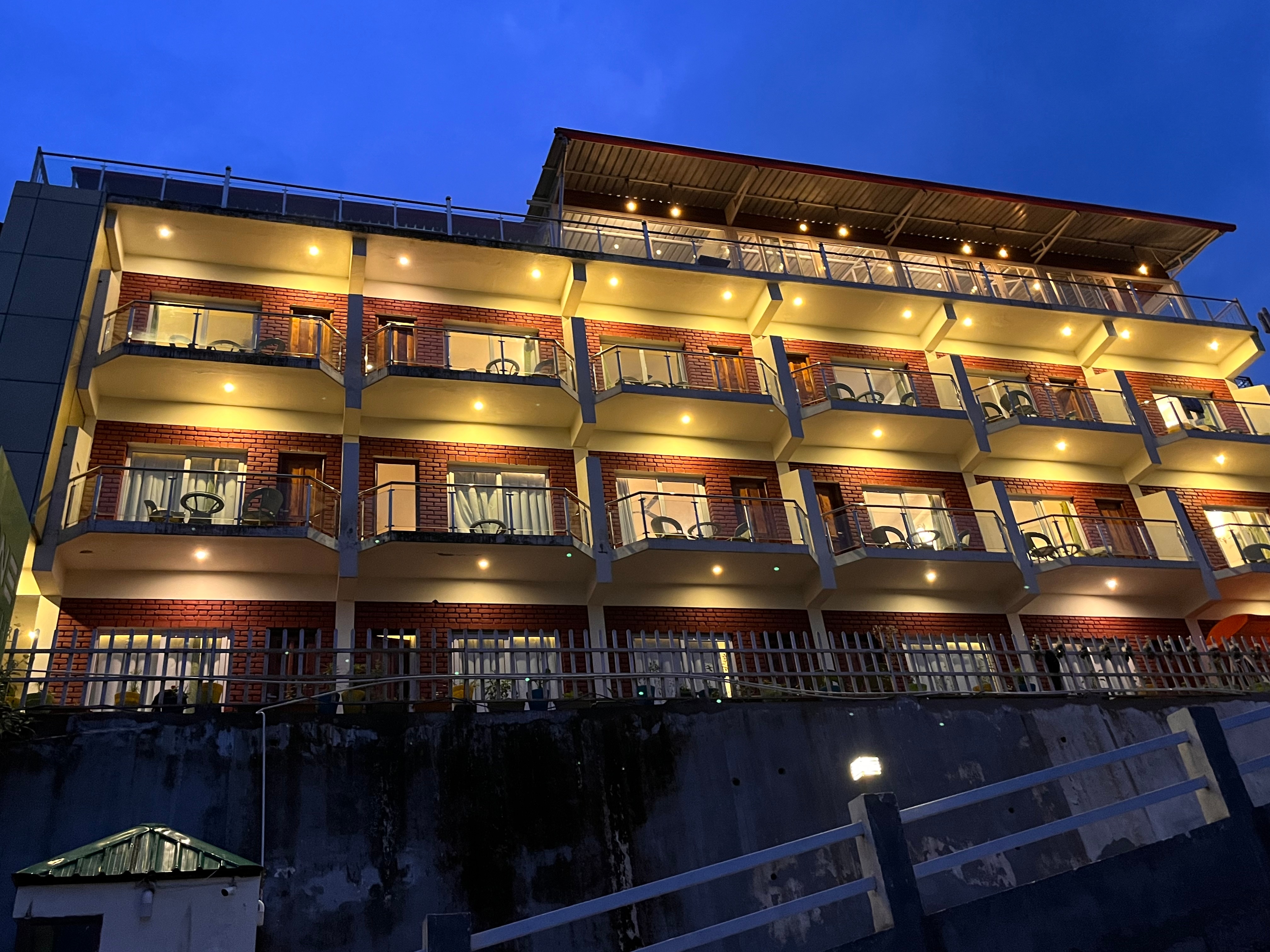 Hotel Kempty Boutique 10 Minutes from Kempty Fall Waterfall - Tap to explore photos