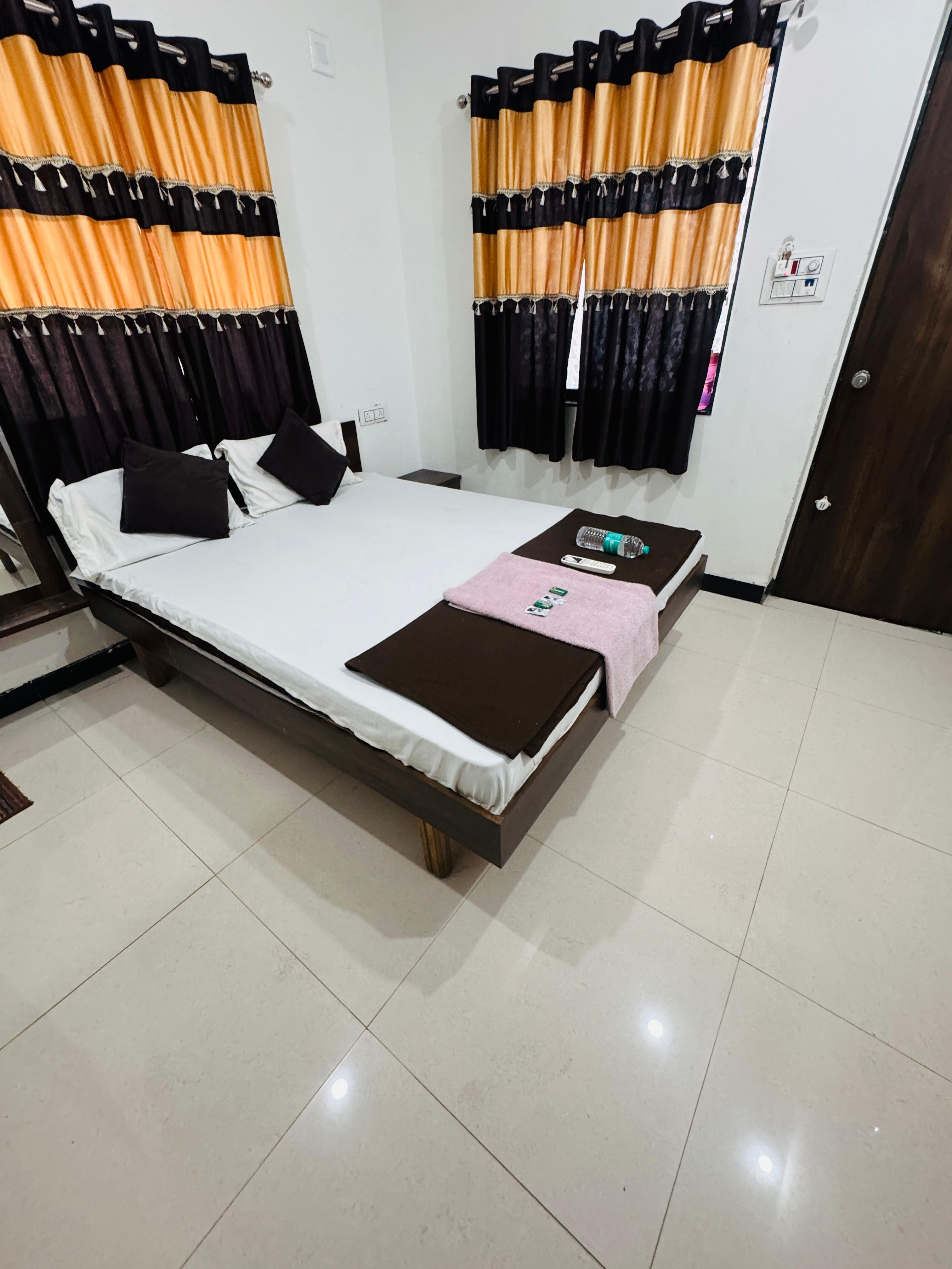 Hotel Kaanha Dwarka - Tap to explore photos