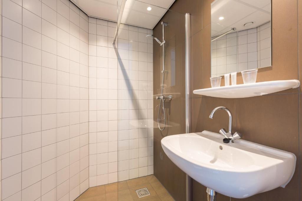 Best Western Amsterdam - Tap to explore photos