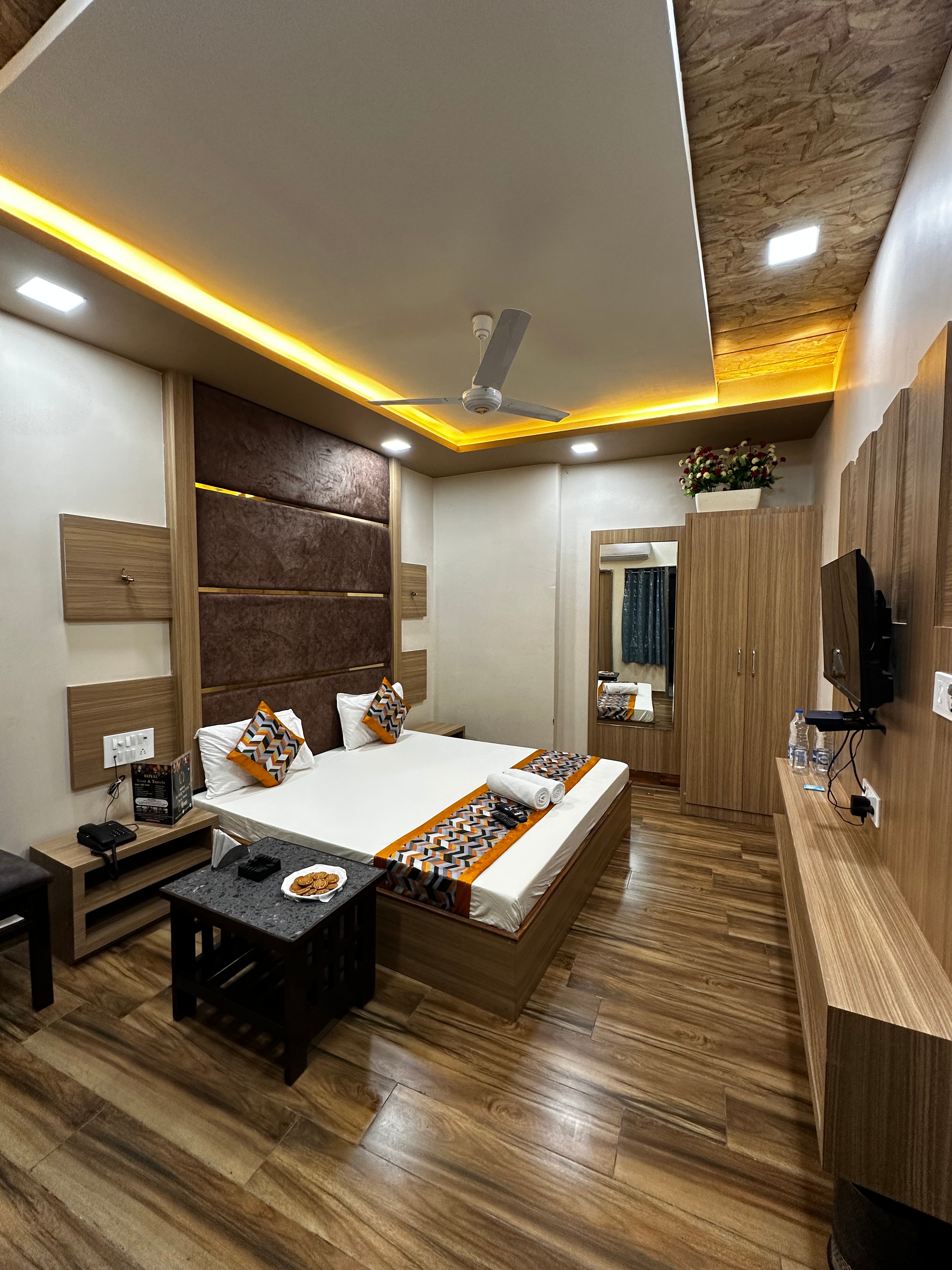 Hotel Royal Suites Plus (100 Meters From Dargah) - Tap to explore photos