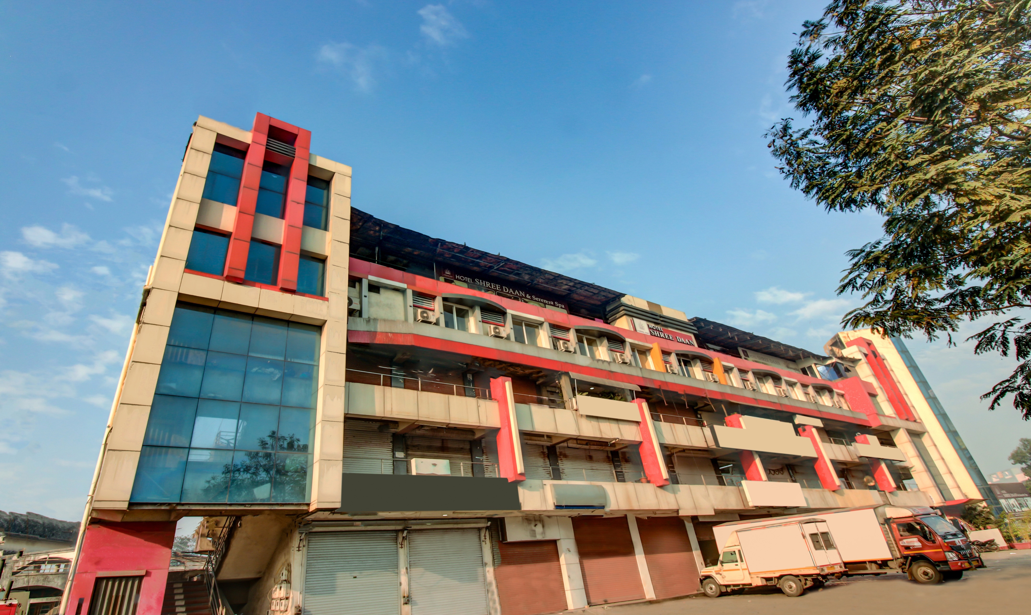 Hotel Shree Daan - Tap to explore photos