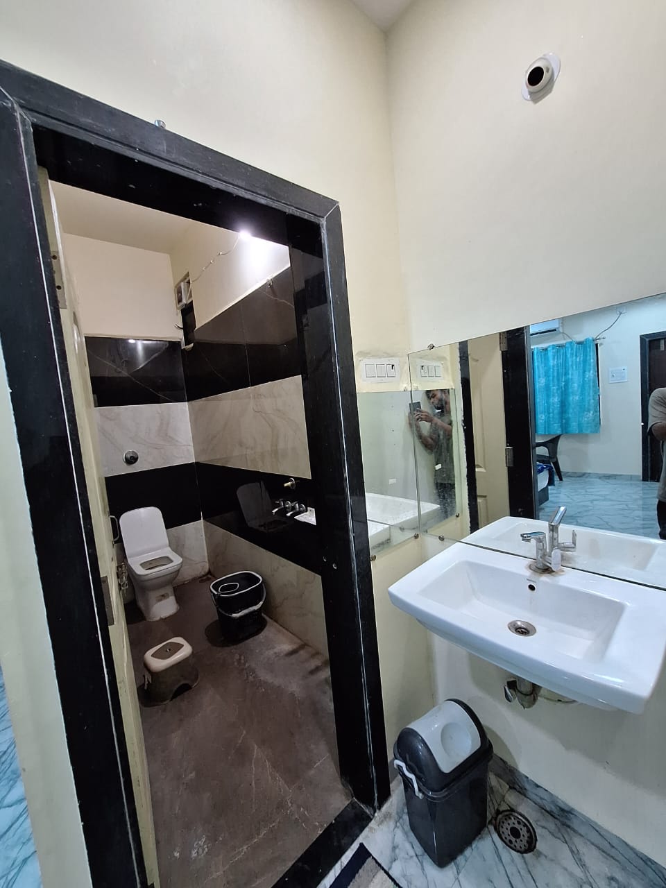 Hotel silver oak - Tap to explore photos