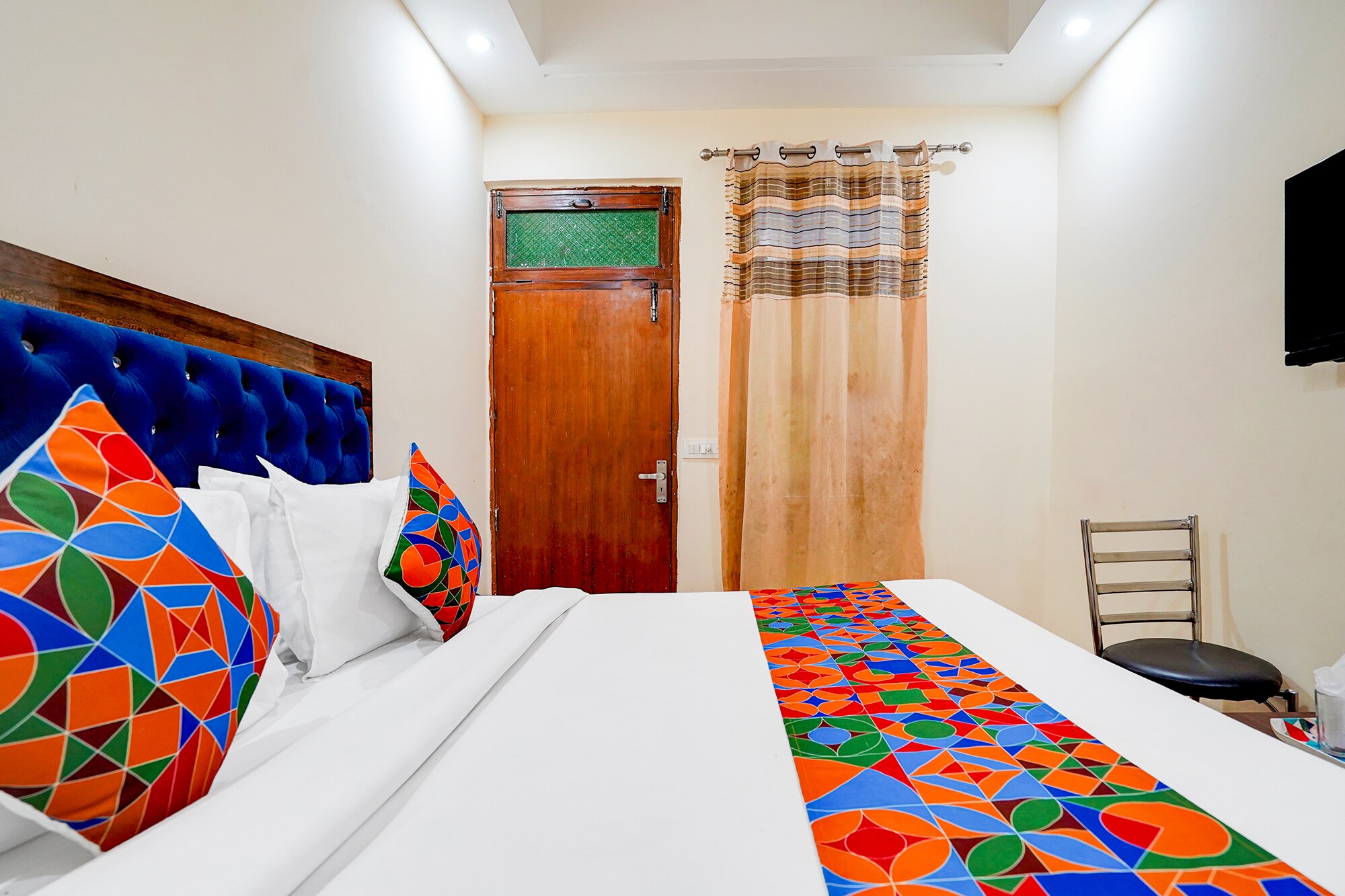 FabHotel Sehrawat - Tap to explore photos