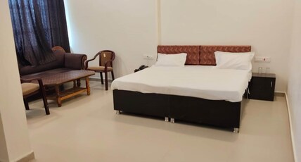 HOTEL AMAR YATRI NIWAS Room Type - AC EXECUTIVE DELUXE