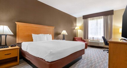 Best Western Locust Grove Inn & Suites Room Type - 1 King Bed, Non-Smoking, Flat Screen Television, Microwave And Refrigerator, High Speed Internet Acc