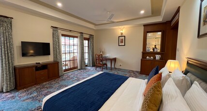 ROYALE de CASA RESORT KAZIRANGA Room Type - Luxury Suite (With balcony)