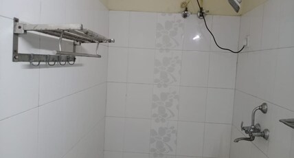 Hari Dham Guest House Room Type - Deluxe AC Room Hari Dham Guest House Room Type - Deluxe AC Room