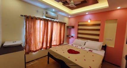 Kerala Houseboats Room Type - Deluxe Room In Houseboat Ac time 09 PM to 06 AM Kerala Houseboats Room Type - Deluxe Room In Houseboat Ac time 09 PM to 06 AM