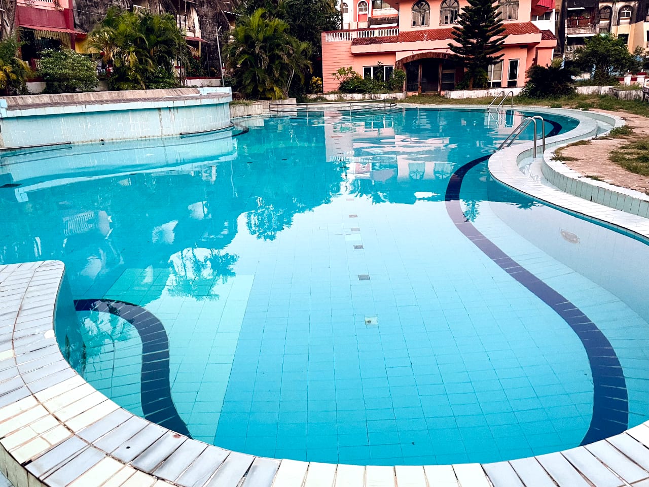 Cozy 1BHK with Pool and WIFI and 2 min to Colva beach - Tap to explore photos