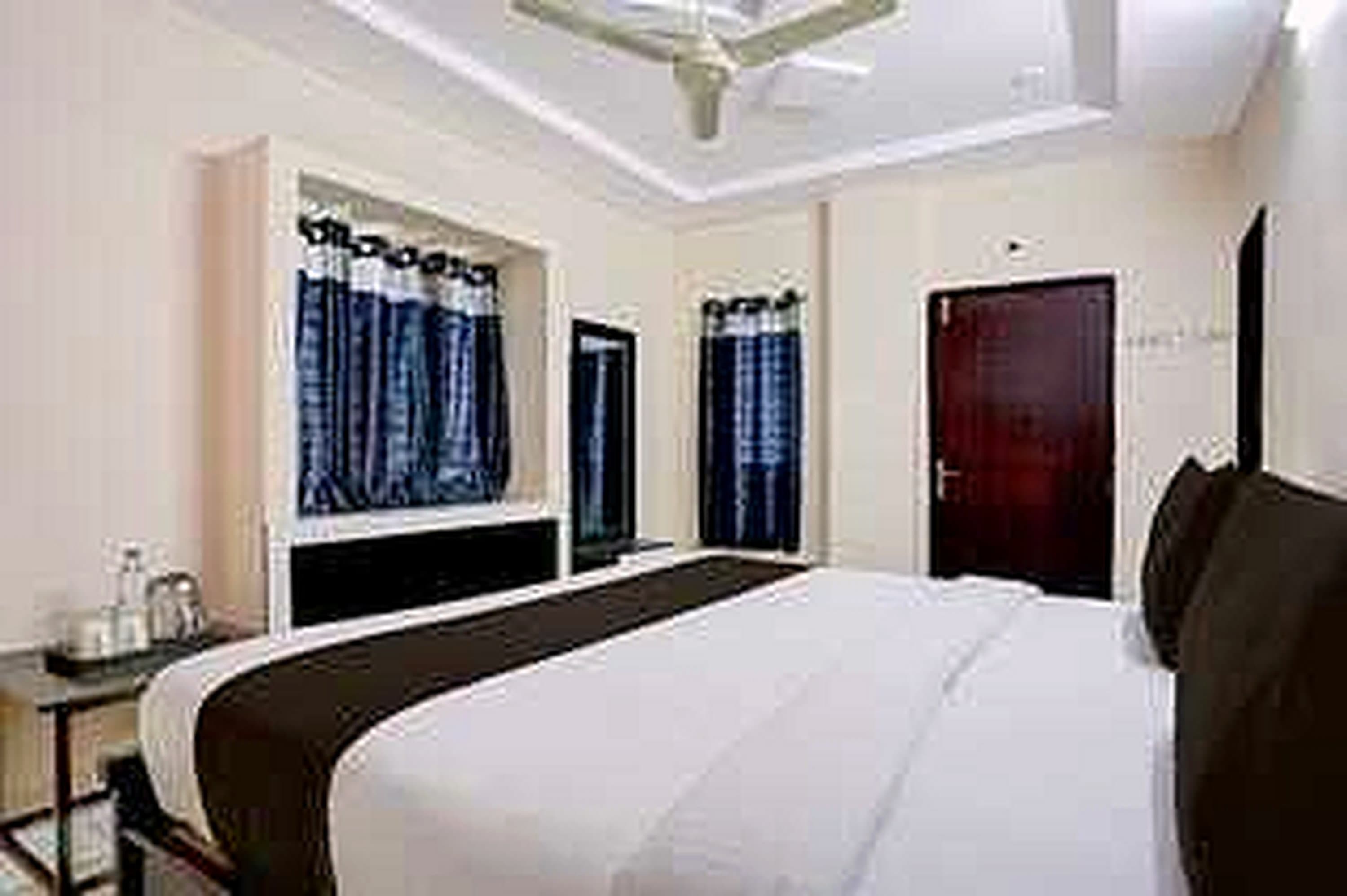 Hotel O Achampeta Junction Kakinada - Tap to explore photos