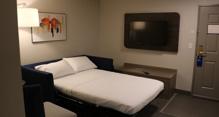 Holiday Inn Express & Suites MARQUETTE Room Type - 1 Bedroom Suite 2 Queen