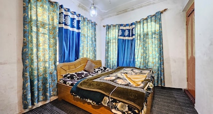 Hotel Irshad, Opposite to Khyber Hospital Lane Room Type - Deluxe Room