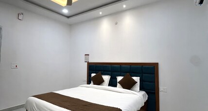 Hotel Girraj Stay Inn Room Type - Standard Room