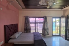 Corbett Foothills Retreat