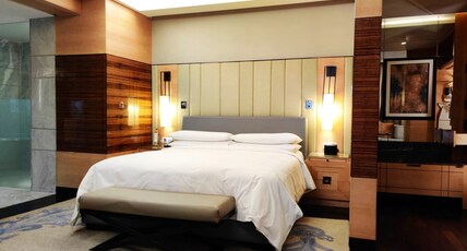 JW Marriott Hotel New Delhi Aerocity Room Type - Luxury Suite with Jacuzzi & Living Area