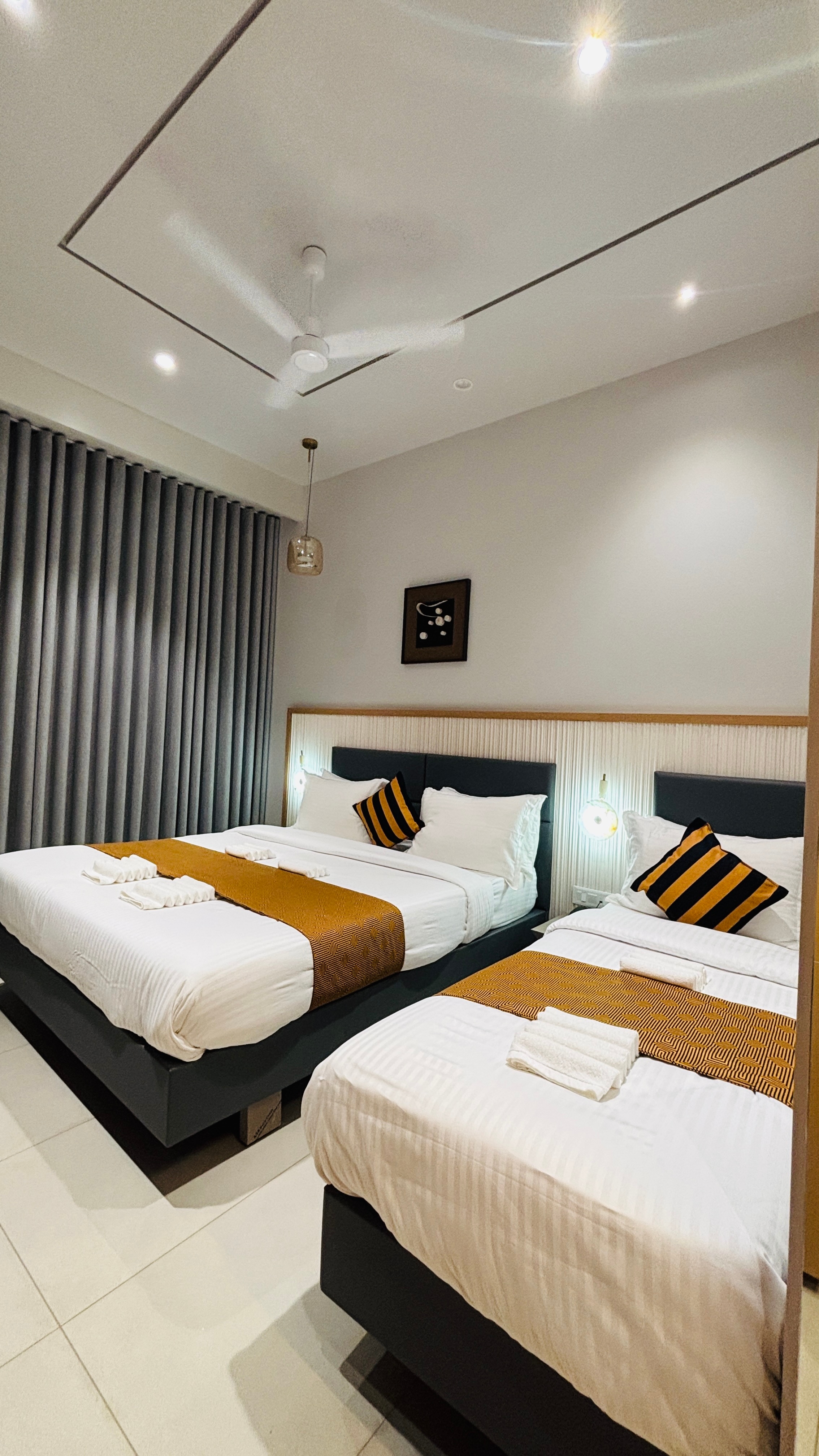 Balaji Hotel Somnath - 1.2km from The Temple - Tap to explore photos