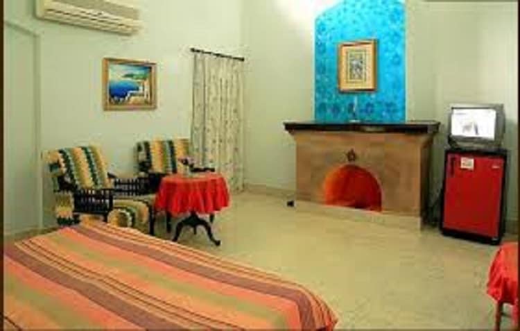 Satpura Retreat Cottage | Rooms & Restaurant - Tap to explore photos