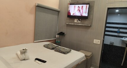 Hotel Sangam Rajhans Room Type - Deluxe Double Room