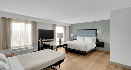 Hampton Inn & Suites by Hilton Toronto Markham, ON Room Type - 1KN SS WP MW FRIDG WTBR NS